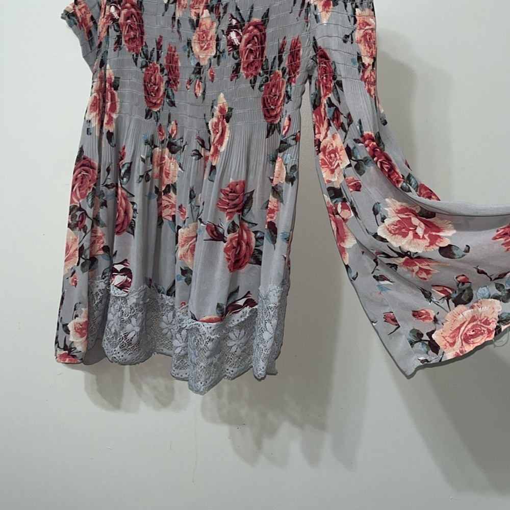 Stretchy off Shoulder Floral Gray Women's Top